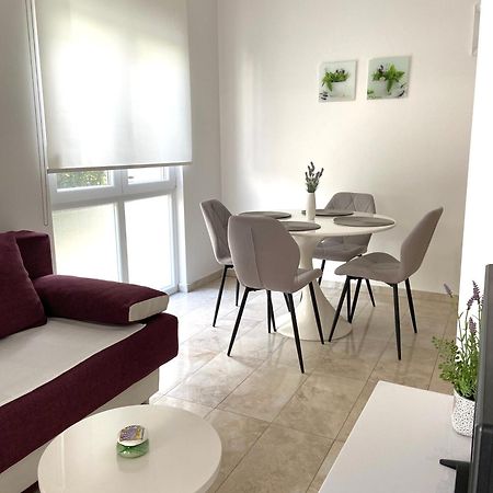 Apartmani Villa Adriatic วีร์ ภายนอก รูปภาพ