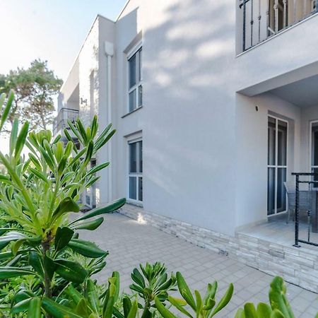 Apartmani Villa Adriatic วีร์ ภายนอก รูปภาพ