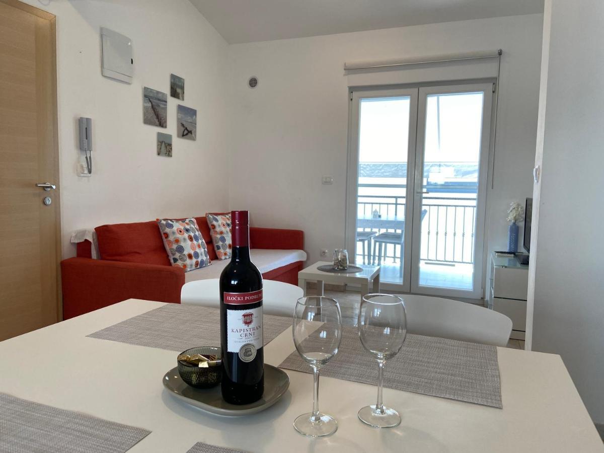 Apartmani Villa Adriatic วีร์ ภายนอก รูปภาพ