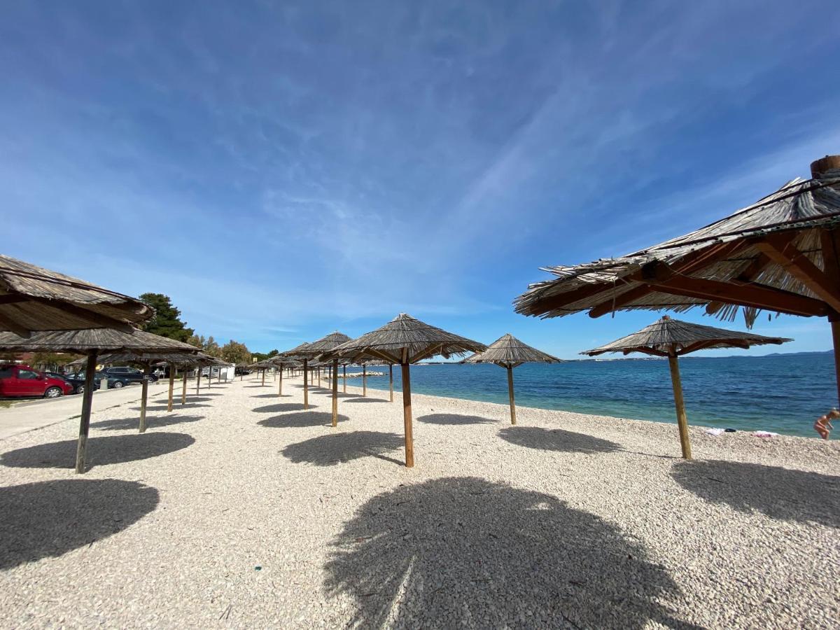 Apartmani Villa Adriatic วีร์ ภายนอก รูปภาพ