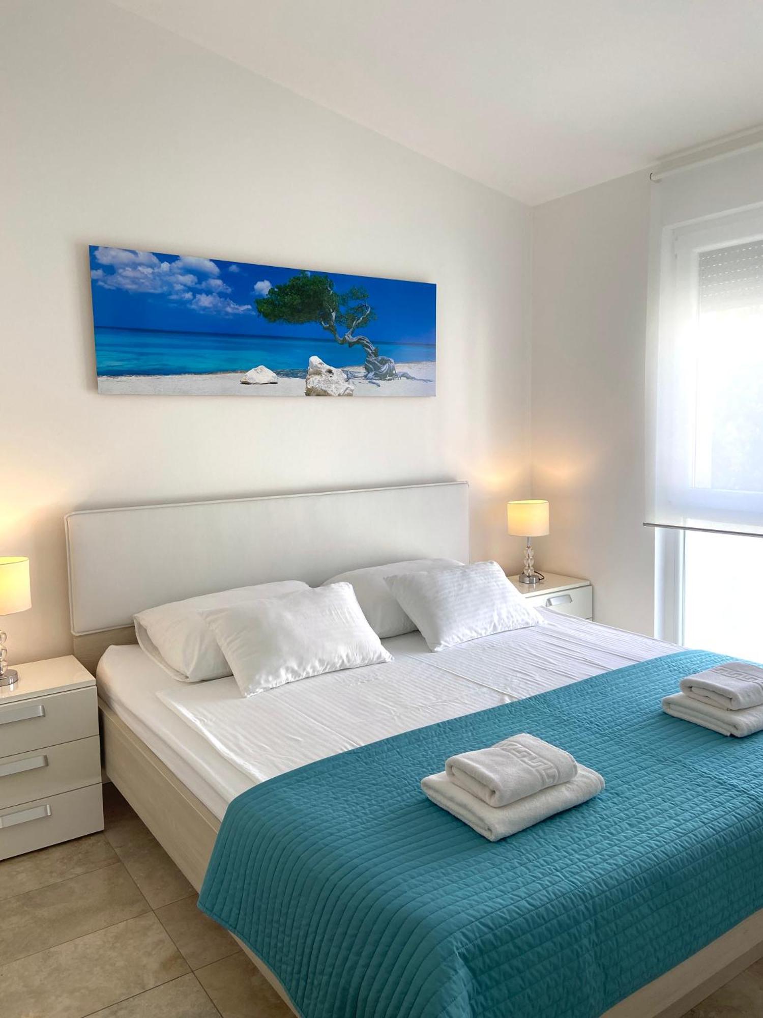 Apartmani Villa Adriatic วีร์ ภายนอก รูปภาพ
