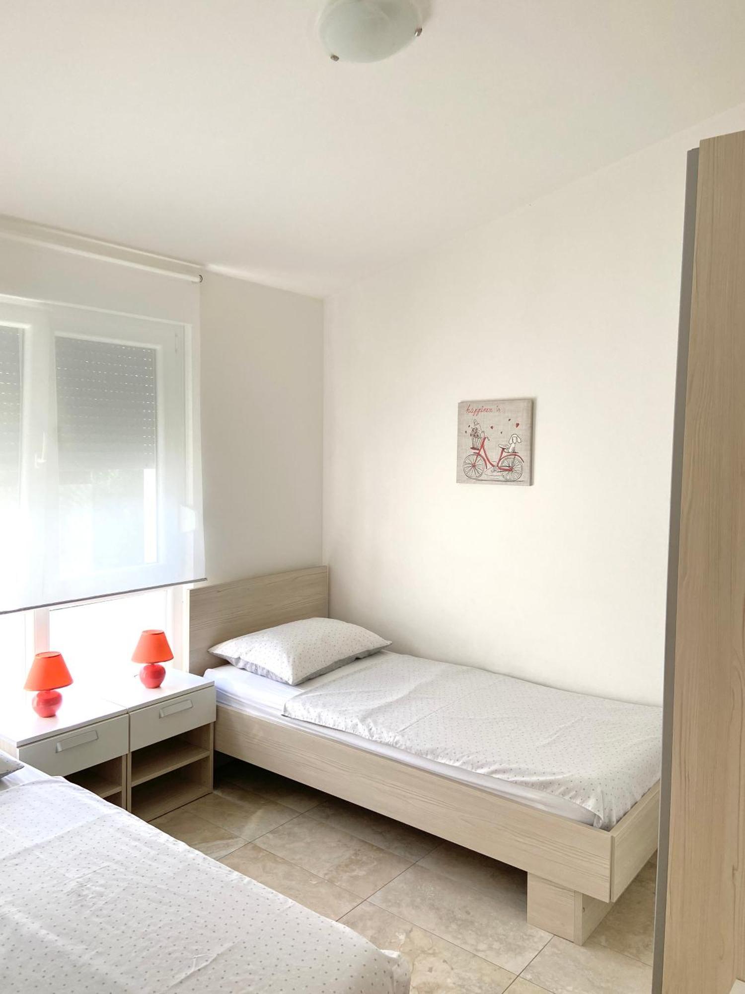 Apartmani Villa Adriatic วีร์ ภายนอก รูปภาพ