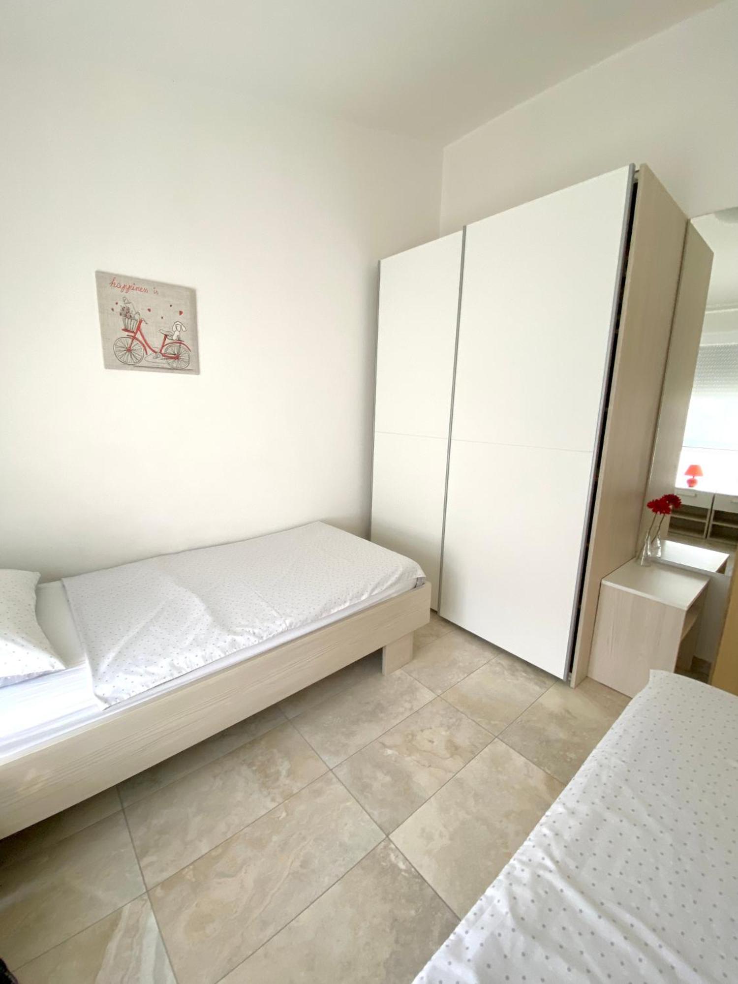 Apartmani Villa Adriatic วีร์ ภายนอก รูปภาพ