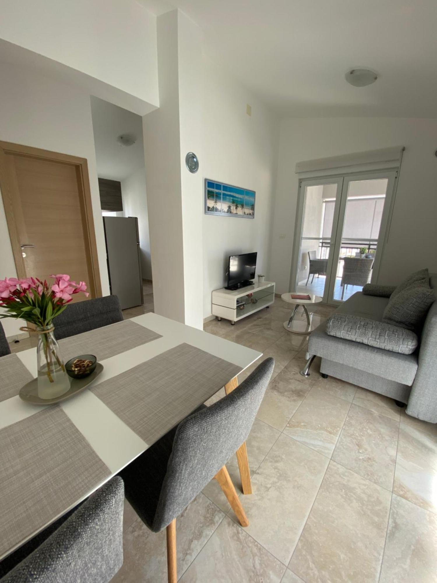 Apartmani Villa Adriatic วีร์ ภายนอก รูปภาพ