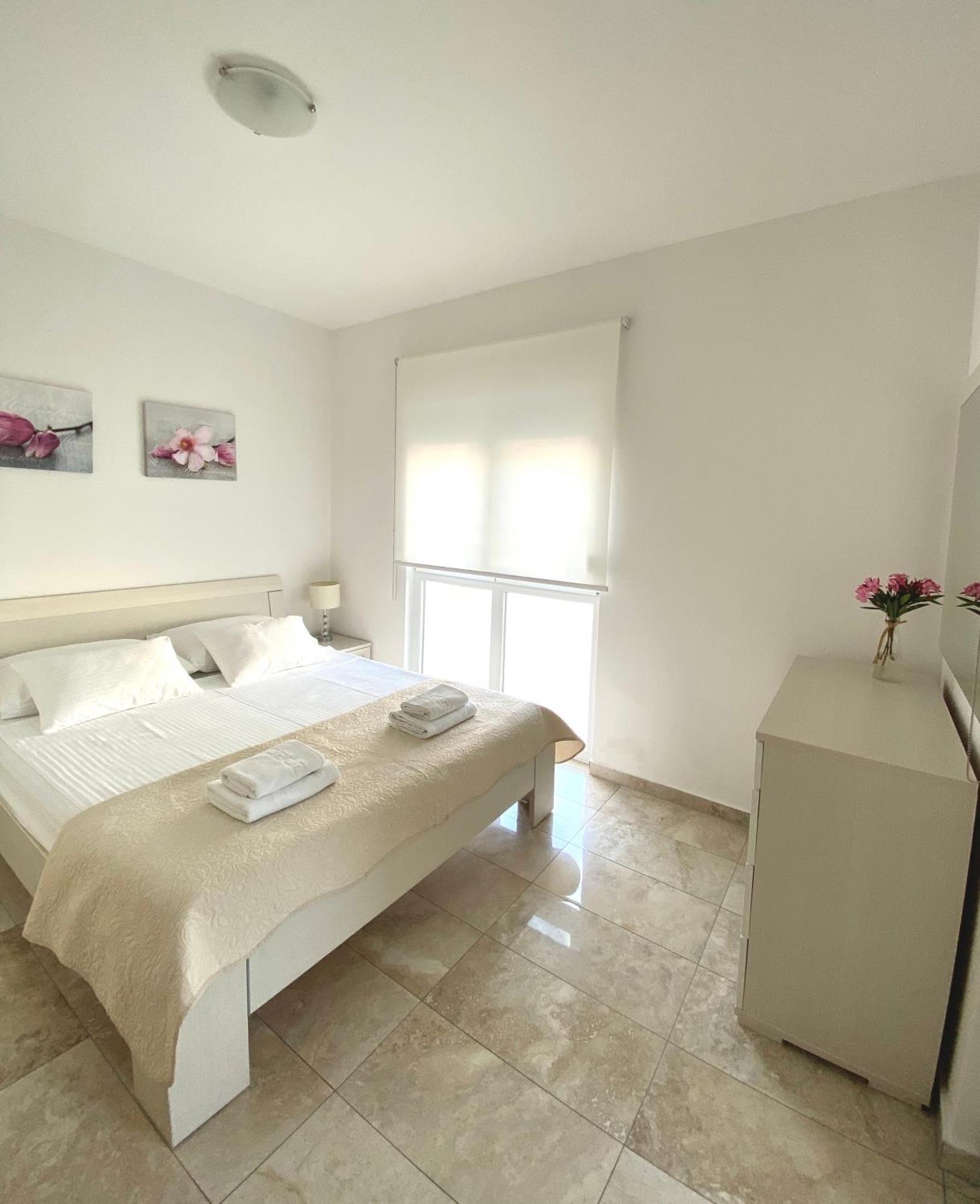 Apartmani Villa Adriatic วีร์ ภายนอก รูปภาพ