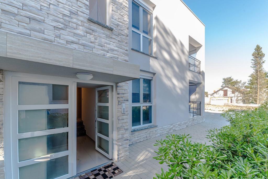 Apartmani Villa Adriatic วีร์ ภายนอก รูปภาพ