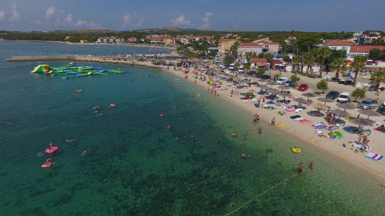 Apartmani Villa Adriatic วีร์ ภายนอก รูปภาพ